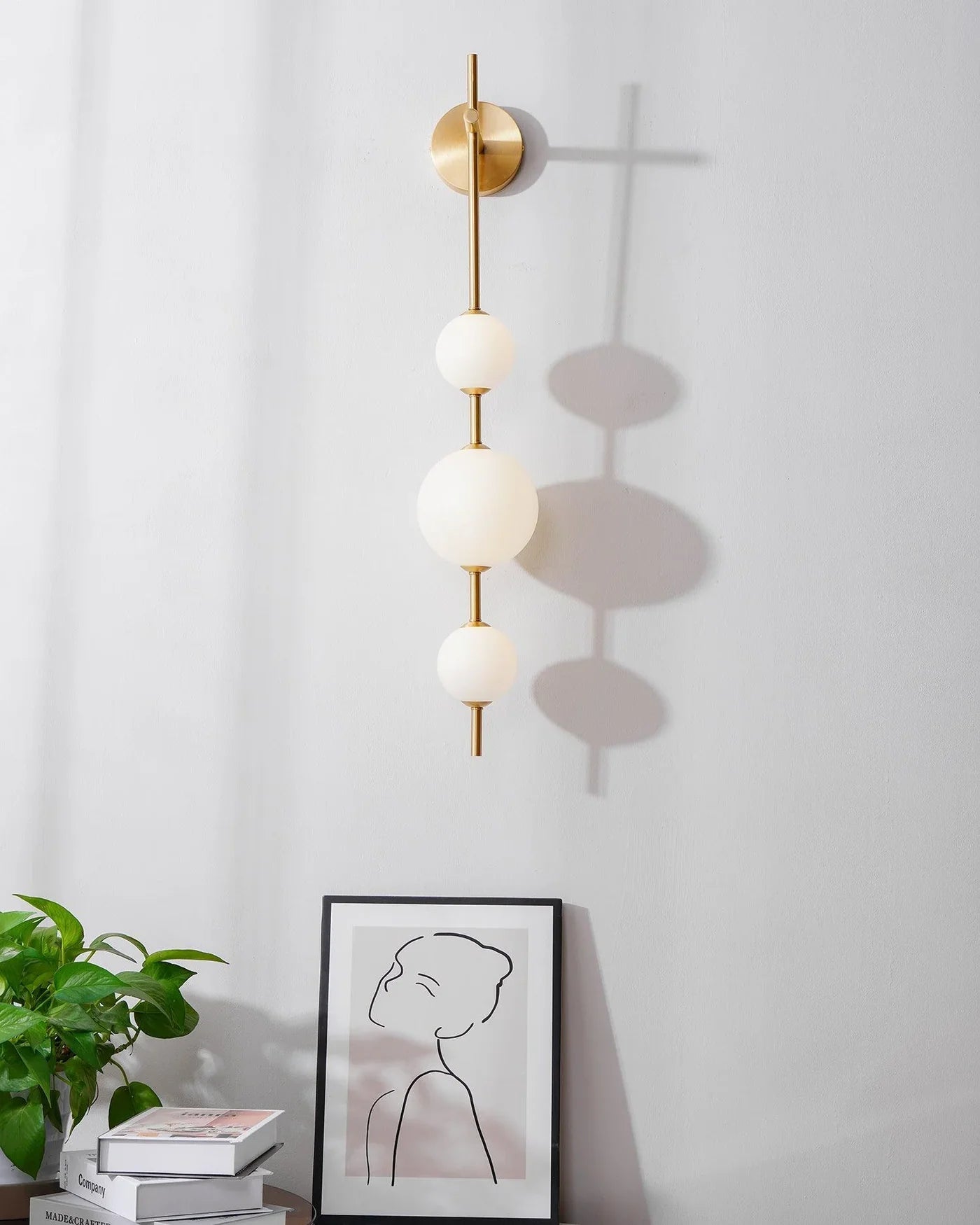 Moderne geometrisk væglampe med LED-kugler