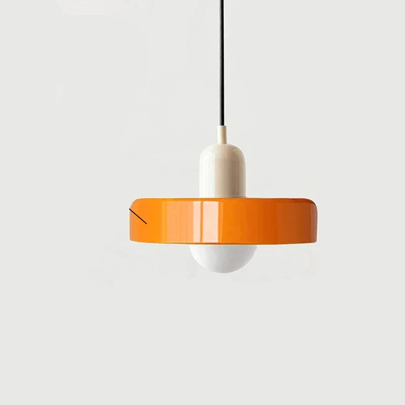 Moderne pendellampe med farvet glasskærm