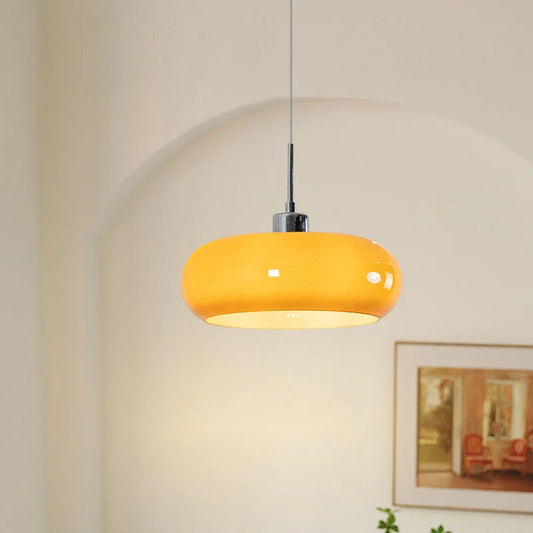 Pendellampe med opaliserende glasskærm – elegant retro Bauhaus-stil