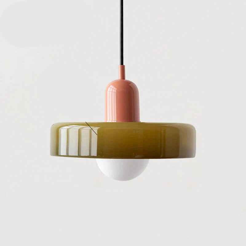 Moderne pendellampe med farvet glasskærm