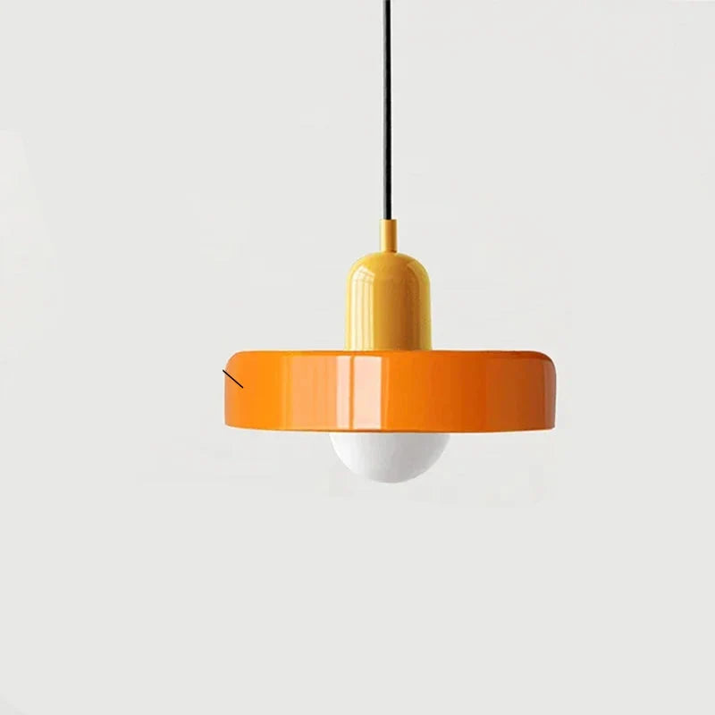 Moderne pendellampe med farvet glasskærm
