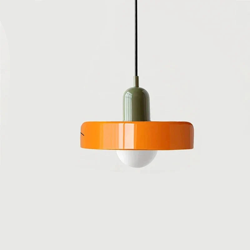 Moderne pendellampe med farvet glasskærm