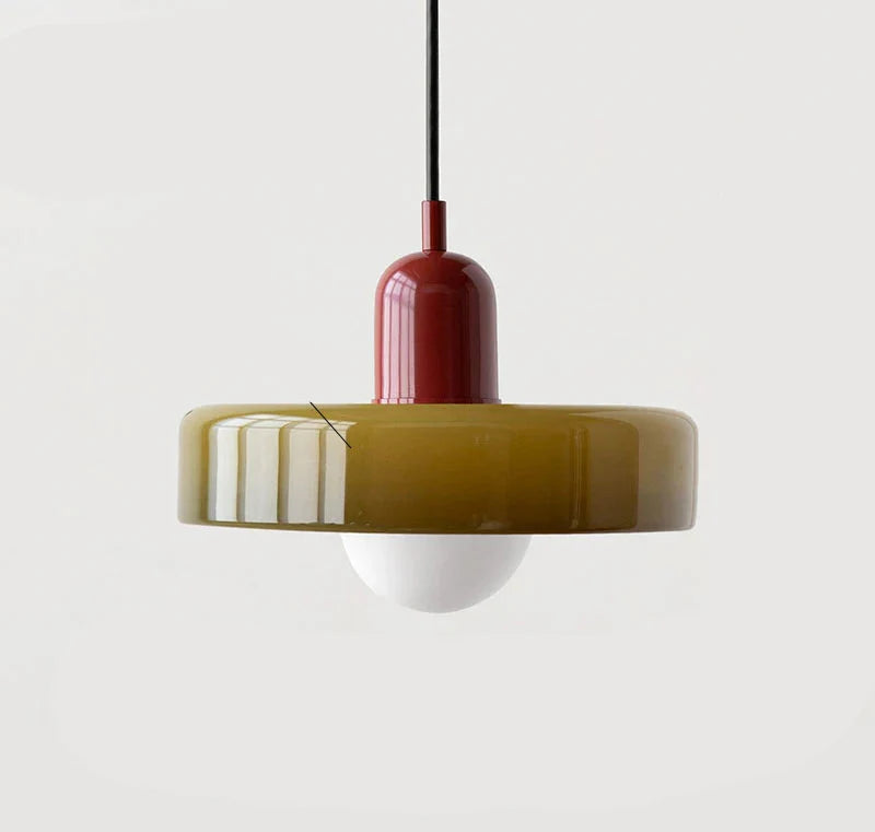 Moderne pendellampe med farvet glasskærm