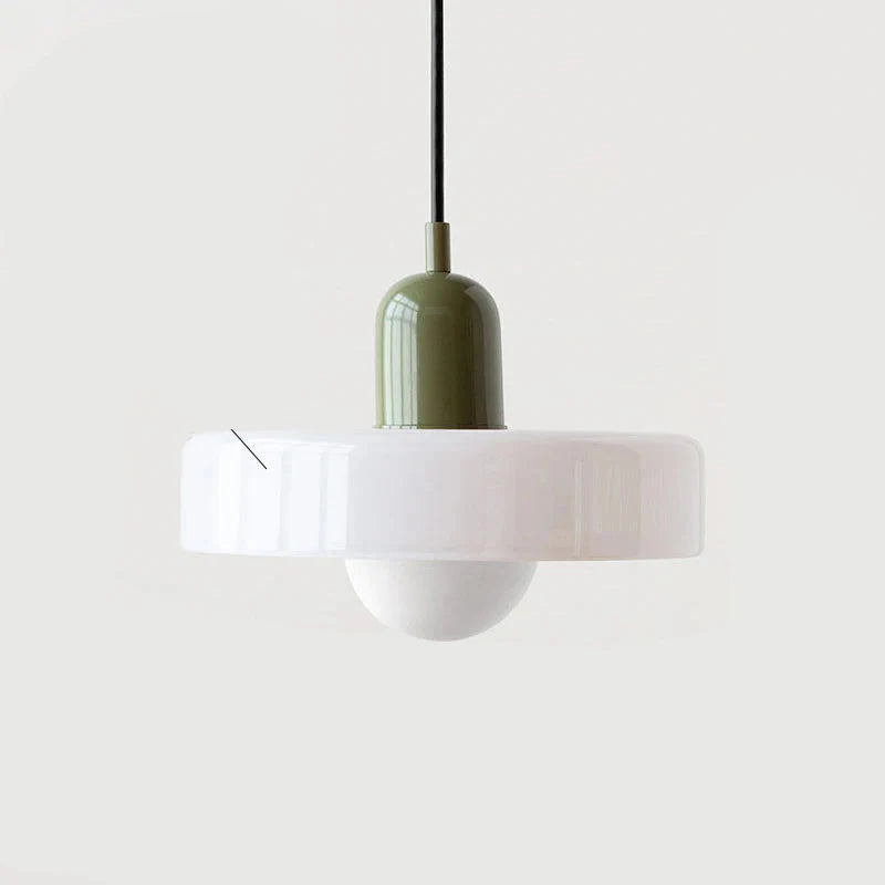 Moderne pendellampe med farvet glasskærm