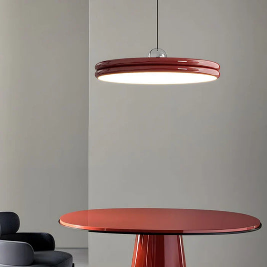 Moderne diskformet pendellampe – minimalistisk LED-belysning til spisestue og stue