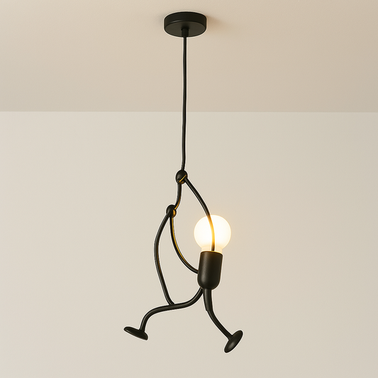 Hængelampe med klatrende figur – kreativt design til moderne og industrielle rum