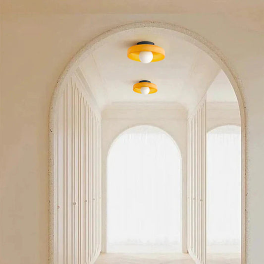 Moderne loftlampe i glas – minimalistisk design med dekorativ skærm