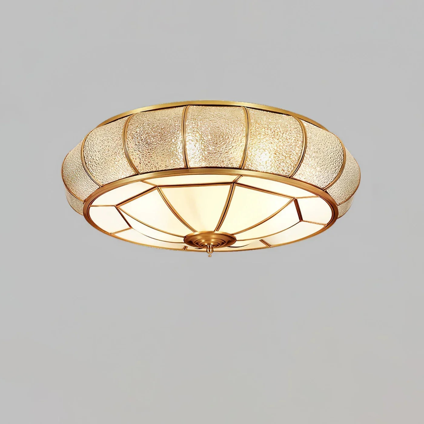 Klassisk loftlampe i retrostil med glas og messing