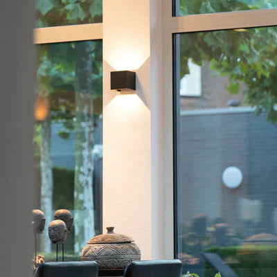 Moderne vandtæt LED-væglampe i kubisk design
