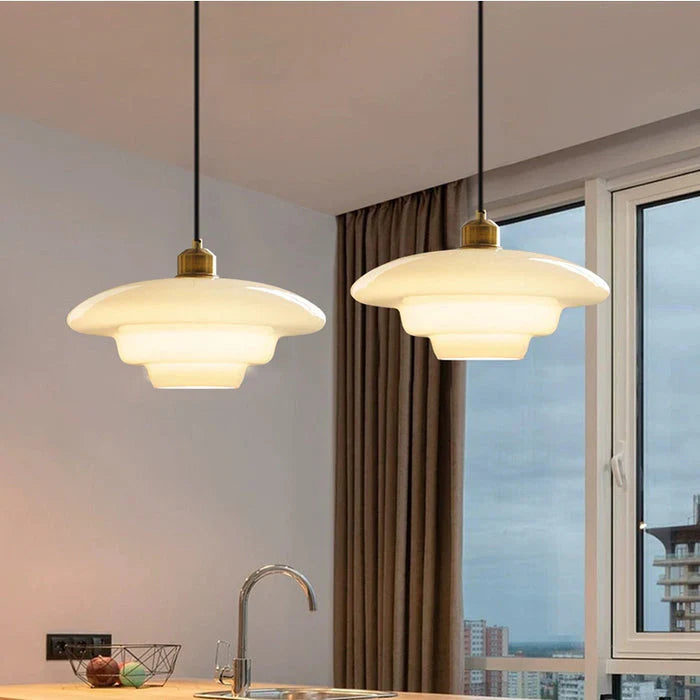 Pendellampe med Mælkehvidt Glas