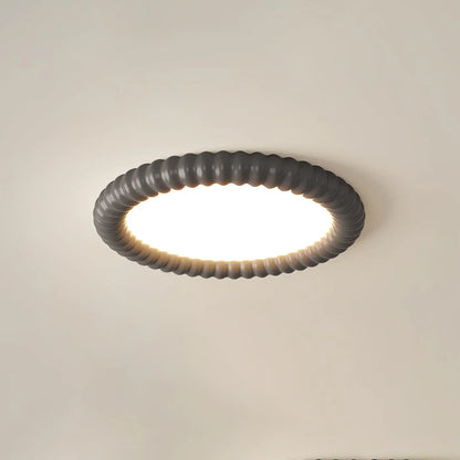 Moderne loftlampe med LED og dekorativ bølgeramme