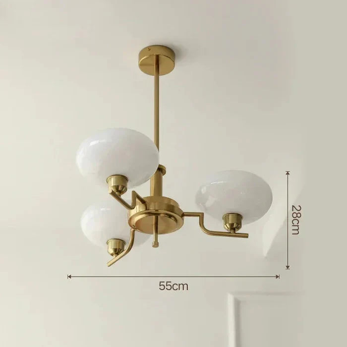 Moderne lysekrone med opalglas skærme