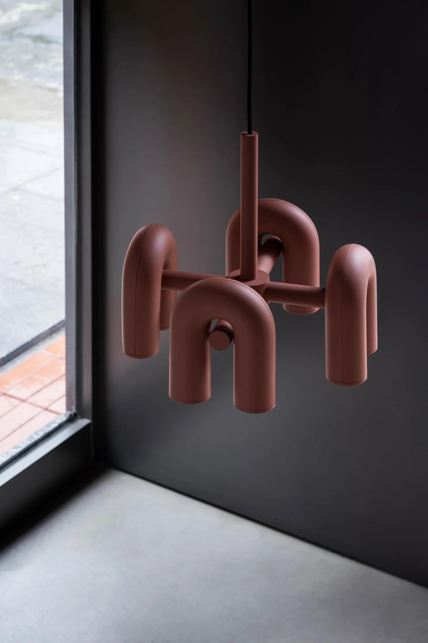 Skulpturel pendellampe med moderne design