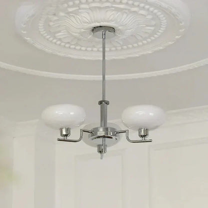 Moderne lysekrone med opalglas skærme