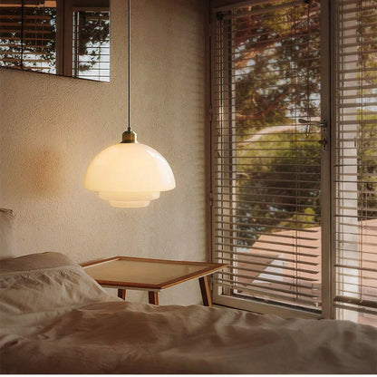 Pendellampe med Mælkehvidt Glas