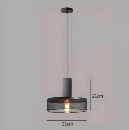 Industriel pendellampe med metallisk trådskærm og LED