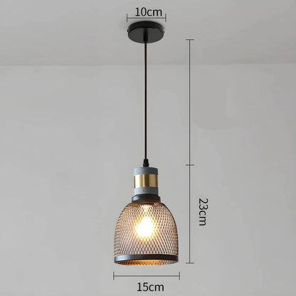 Industriel pendellampe med metallisk trådskærm og LED