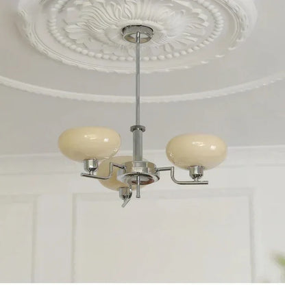 Moderne lysekrone med opalglas skærme