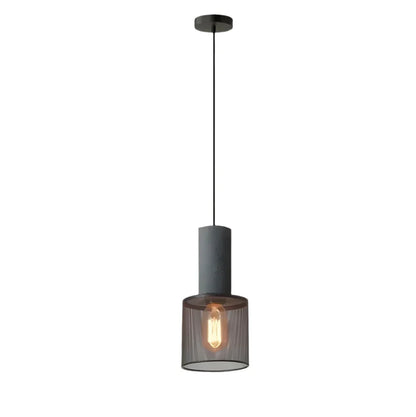 Industriel pendellampe med metallisk trådskærm og LED