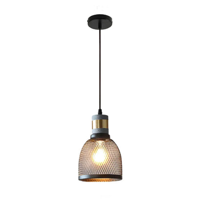 Industriel pendellampe med metallisk trådskærm og LED