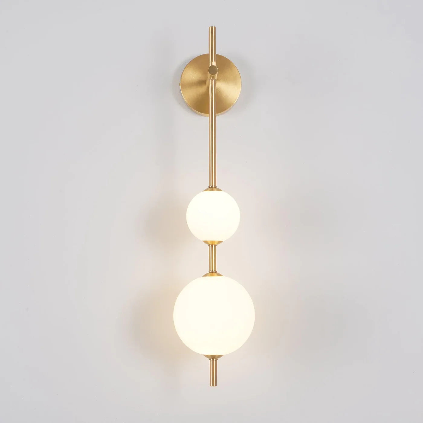 Moderne geometrisk væglampe med LED-kugler