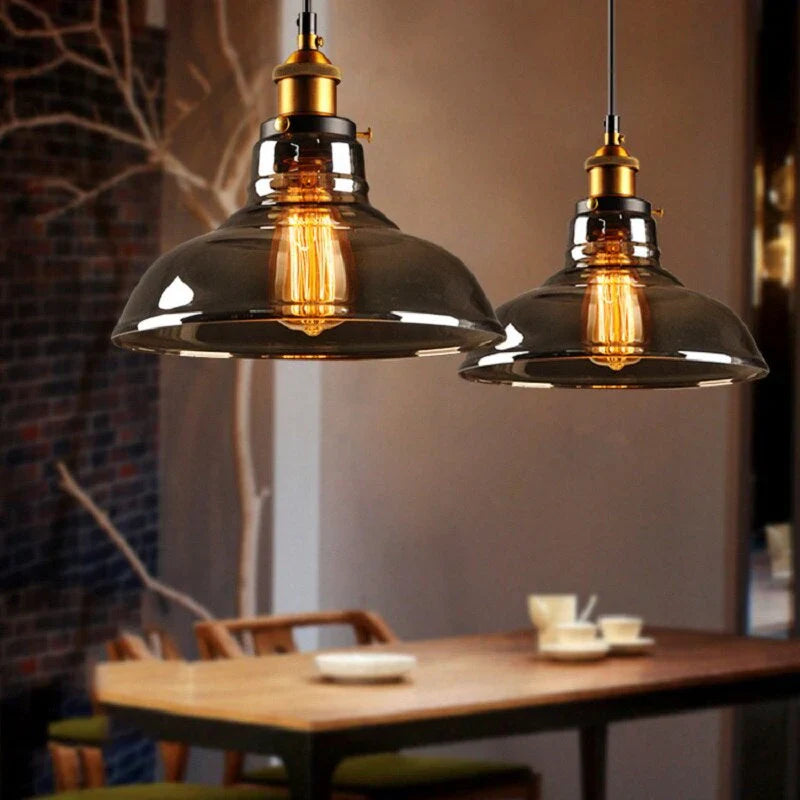 Industriel retro pendellampe med røget glas