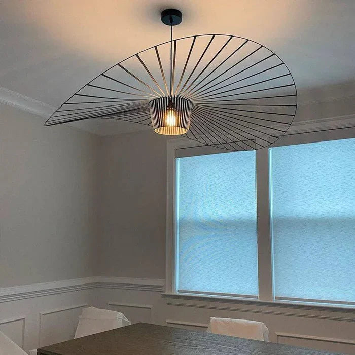 Moderne pendellampe med skulpturel spiralform