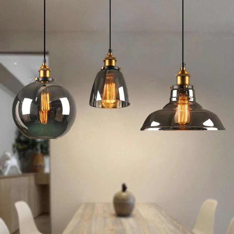 Industriel retro pendellampe med røget glas