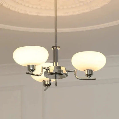 Moderne lysekrone med opalglas skærme