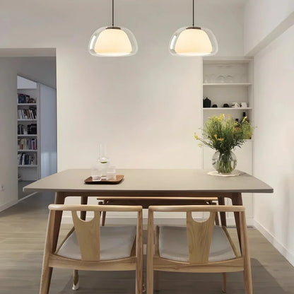 Moderne pendellampe med dobbelt glasskærm og LED