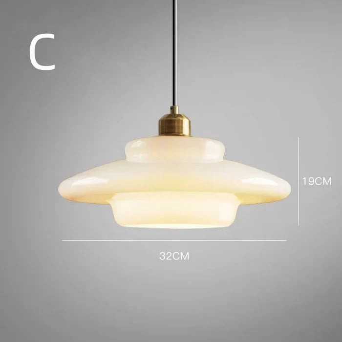 Pendellampe med Mælkehvidt Glas