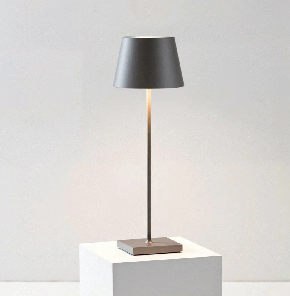 Moderne bordlampe med LED og touch-funktion