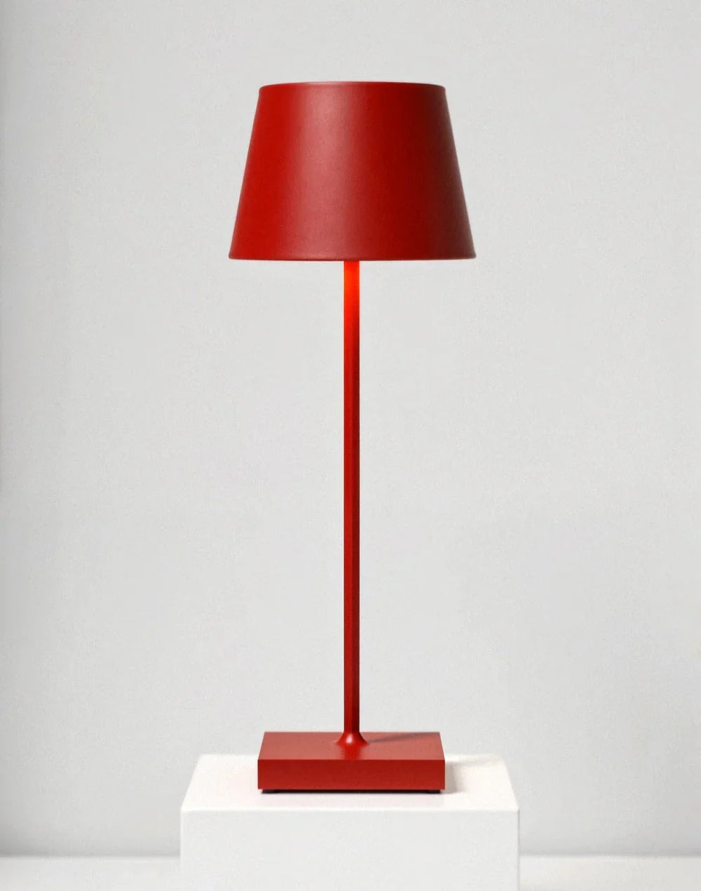 Moderne bordlampe med LED og touch-funktion