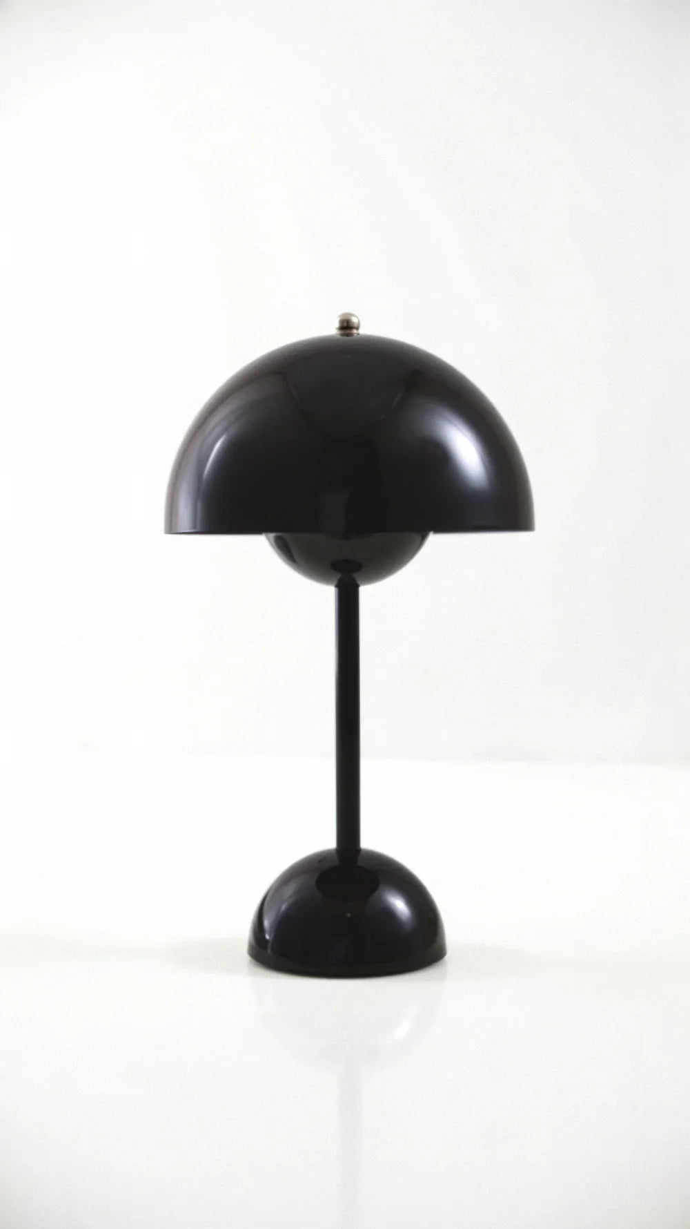 Trådløs bordlampe i minimalistisk design