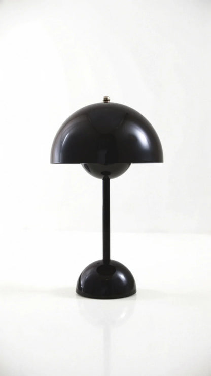 Trådløs bordlampe i minimalistisk design