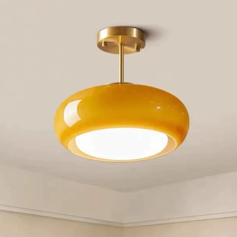 Elegant loftlampe med orange glasskærm i vintage stil