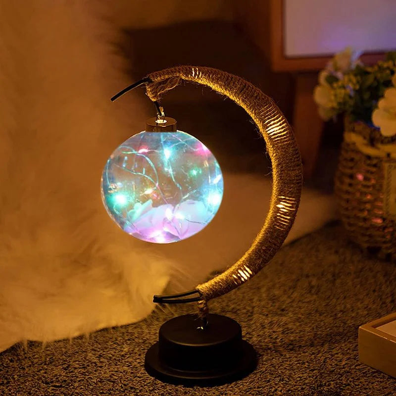 Stemningsfuld LED-bordlampe med glaskugle og halvmåne