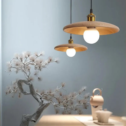 Skandinavisk pendellampe i træ – Minimalistisk loftlampe