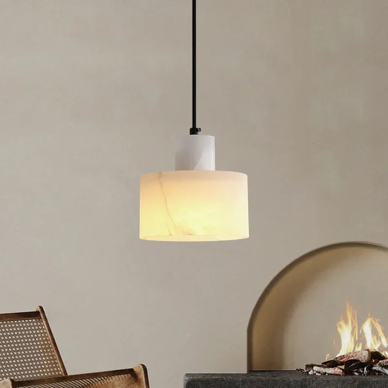 Pendellampe med Marmorkuppel – Minimalistisk Elegance