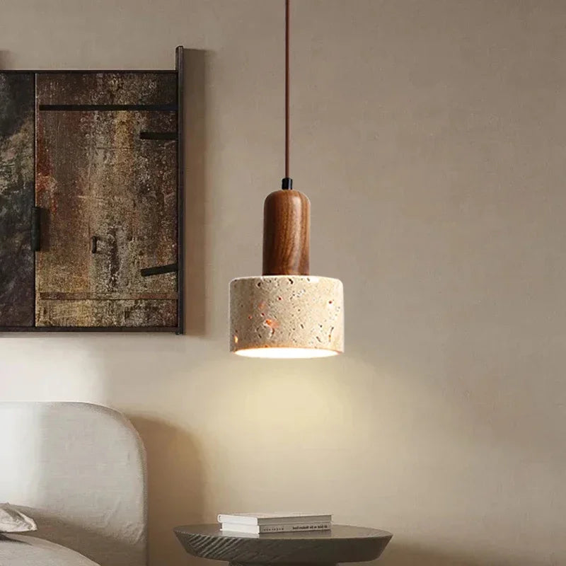 Pendellampe i natursten og træ – moderne loftlampe til køkken eller spisestue