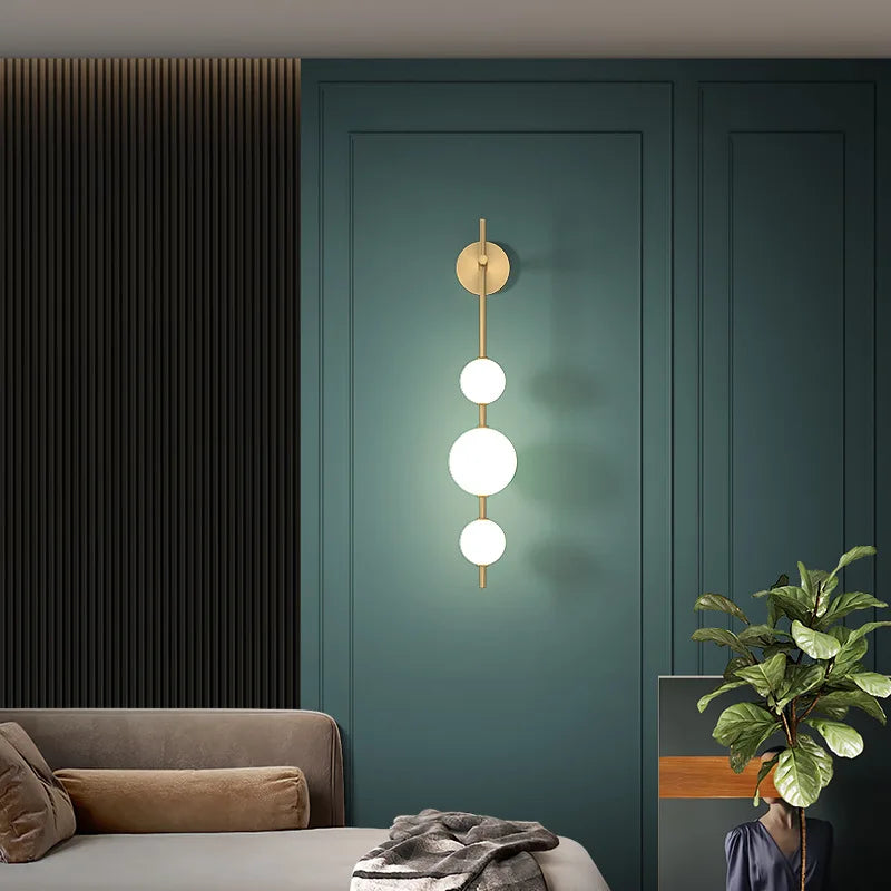 Moderne geometrisk væglampe med LED-kugler
