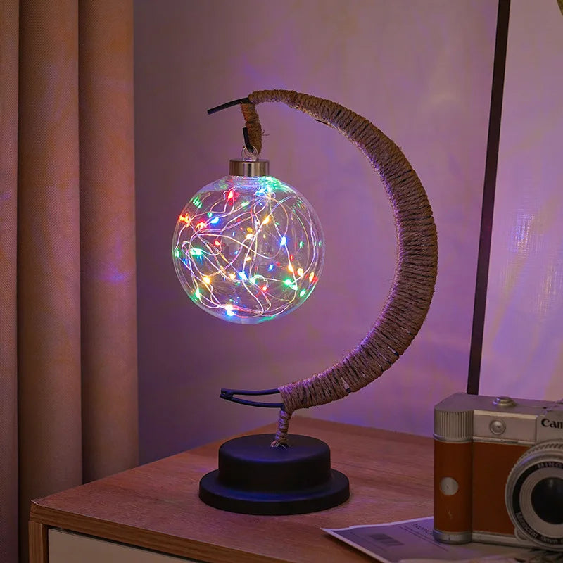 Stemningsfuld LED-bordlampe med glaskugle og halvmåne