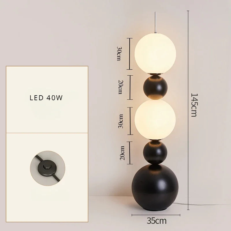 Moderne gulvlampe med kugledesign