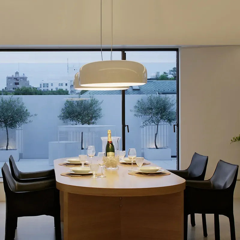 Moderne LED-pendellampe i diskform
