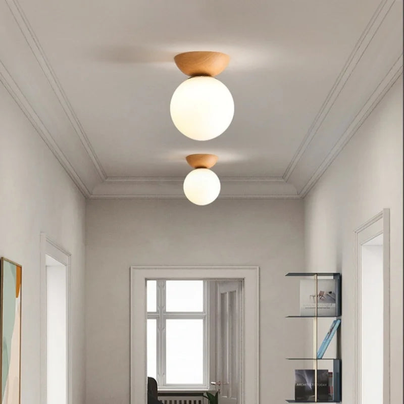 Moderne loftlampe i japansk stil med træbund – minimalistisk kugle