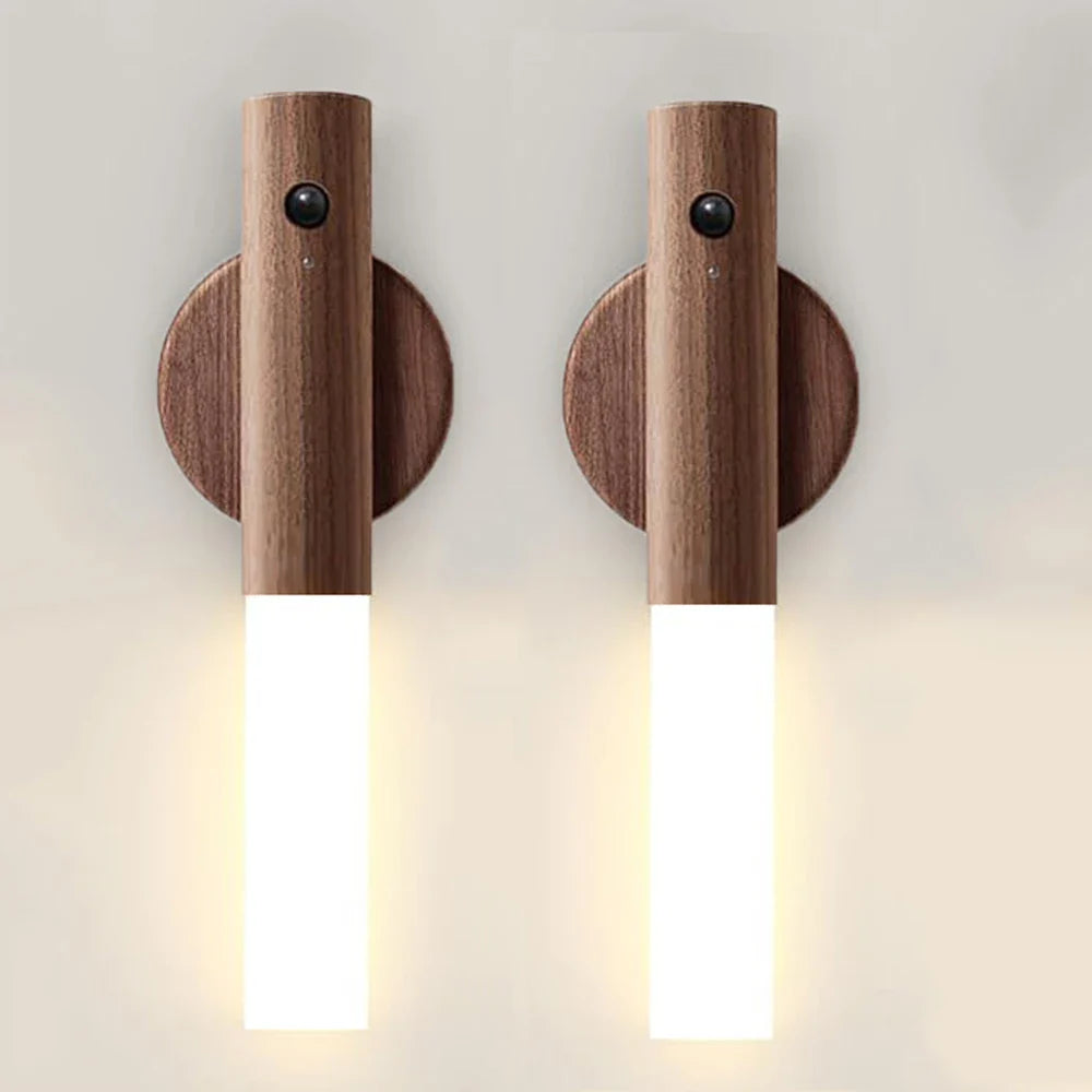 Moderne væglampe i træ med LED og bevægelsessensor