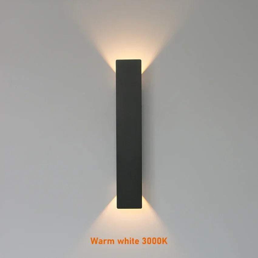 Moderne udendørs væglampe med LED op/ned-lys, IP65 vandtæt, vertikal design
