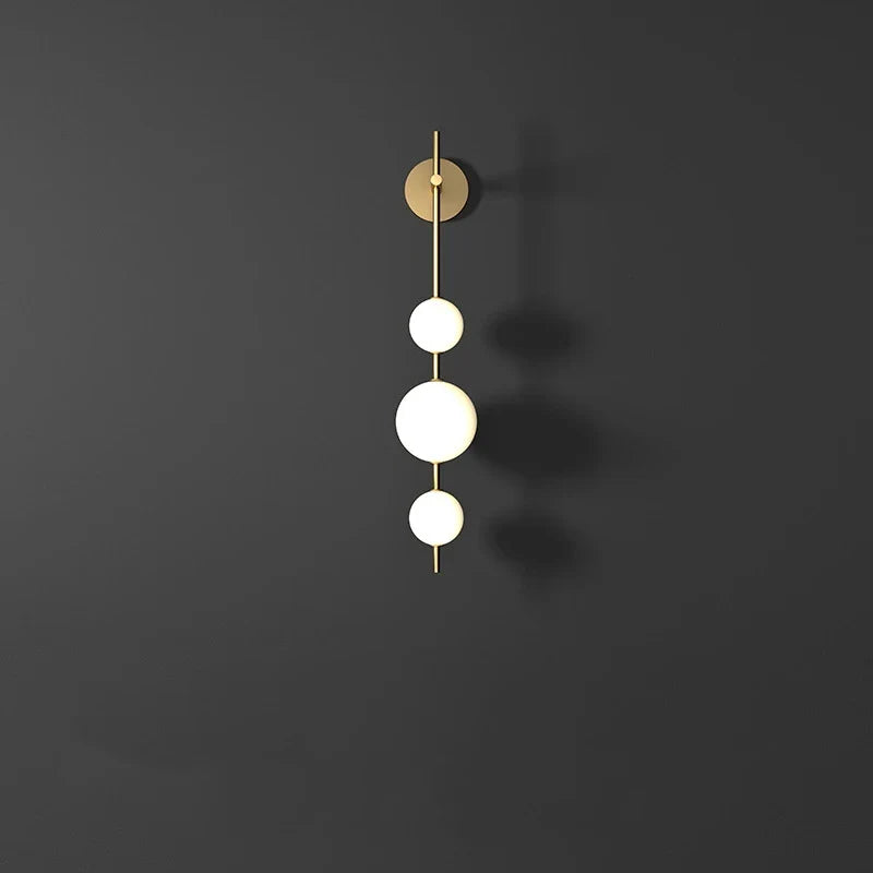 Moderne geometrisk væglampe med LED-kugler