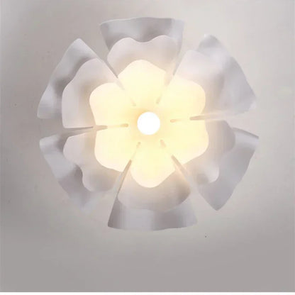 Pendellampe i lotusblomst-design – Dekorativ loftlampe med lagdelt skærm