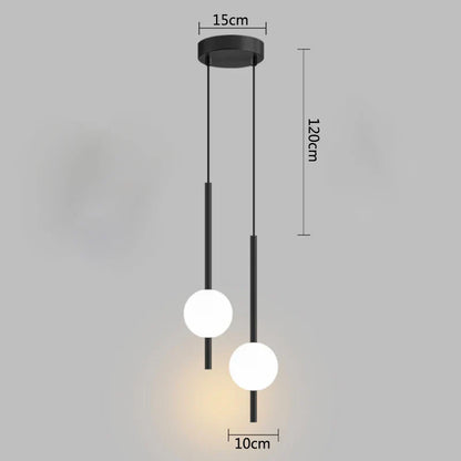 Moderne pendellampe med kugleformet skærm i mat glas